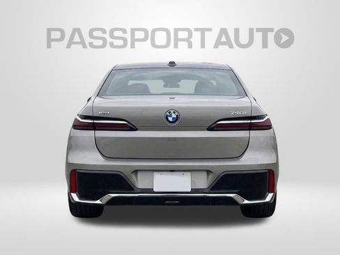 Used 2023 BMW 740i RWD image 3