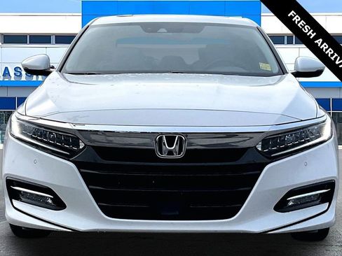 Used 2020 Honda Accord Touring image 2