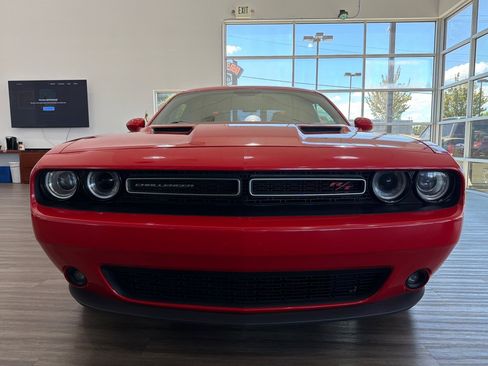 Used 2016 Dodge Challenger R/T RWD image 11