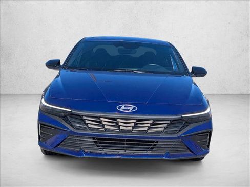 Used 2025 Hyundai Elantra Sport image 2