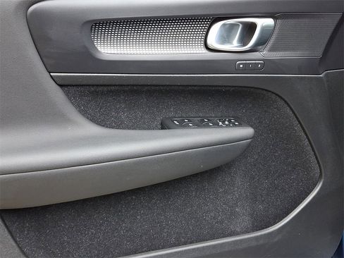 Used 2020 Volvo XC40 T5 R-Design w/ Protection Package Premier image 13