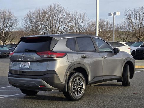 Used 2023 Nissan Rogue S image 4