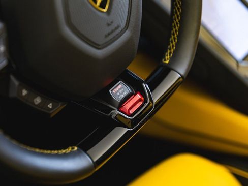 Used 2023 Lamborghini Huracan EVO AWD/4WD image 26