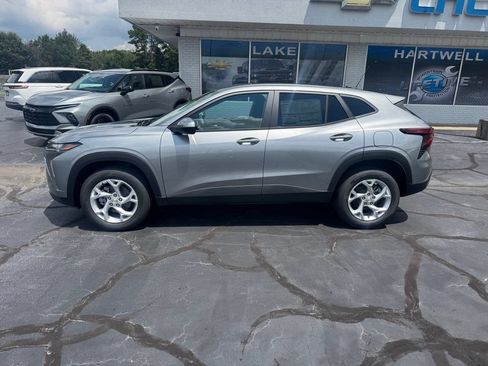 New 2026 Chevrolet Trax LS w/ LS Convenience Package FWD image 2