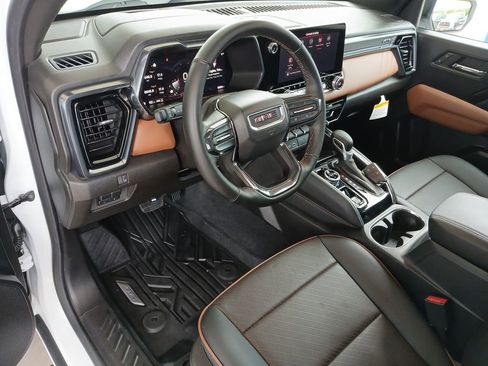 Used 2025 GMC Canyon AT4 w/ Technology Plus Package AWD/4WD image 10