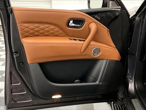 Used 2024 INFINITI QX80 Sensory w/ Cargo Package image 18