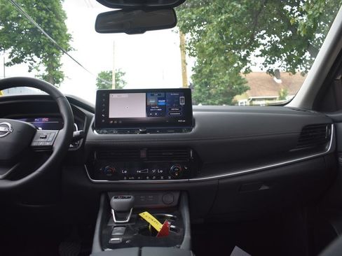 Used 2026 Nissan Rogue SL FWD image 28