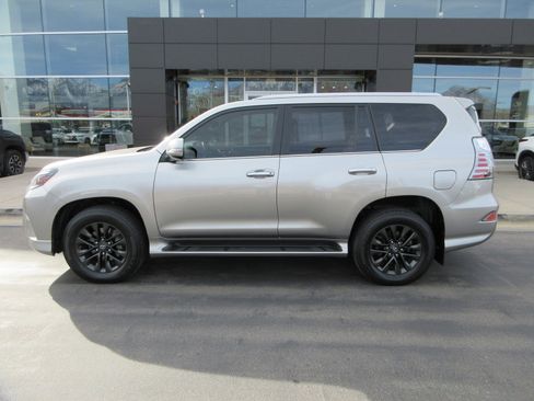 Used 2020 Lexus GX 460 Premium image 3