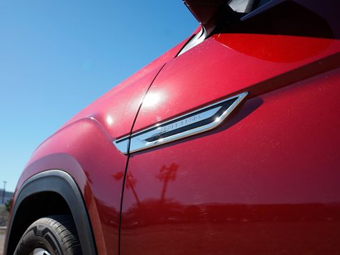 Used 2025 Volkswagen Atlas Cross Sport SE w/ Panoramic Sunroof Package image 17