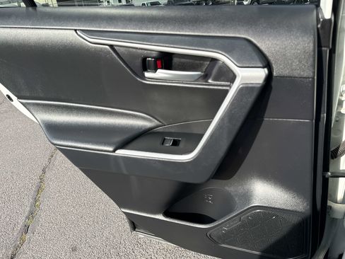Used 2025 Toyota RAV4 XLE image 16