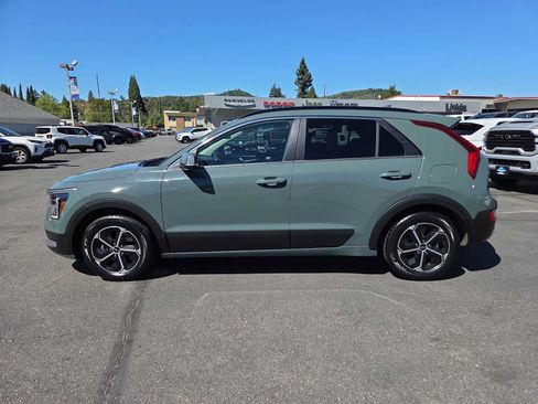 Used 2023 Kia Niro EX FWD image 11