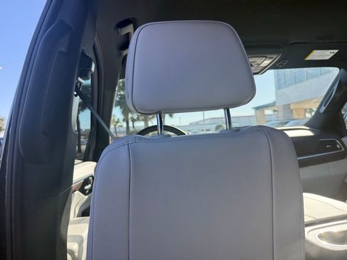 New 2025 Chevrolet Suburban Premier image 32