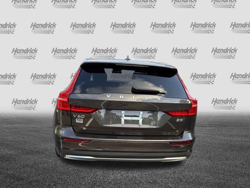 Certified 2025 Volvo V60 B5 Cross Country Plus AWD/4WD image 9
