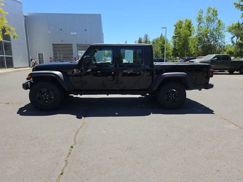 Used 2023 Jeep Gladiator Sport AWD/4WD image 2