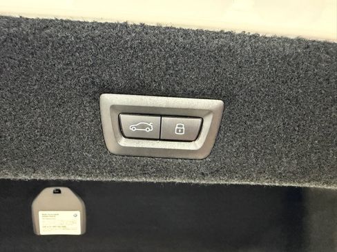 Used 2023 BMW 760i xDrive AWD/4WD image 39