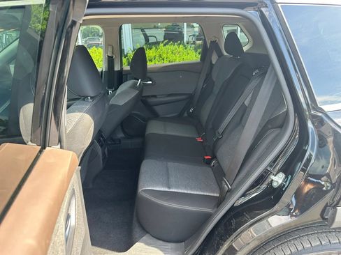 Used 2022 Nissan Rogue SV FWD image 14