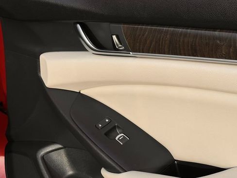 Used 2018 Honda Accord Touring image 25