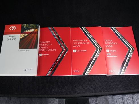 Used 2022 Toyota RAV4 LE image 21