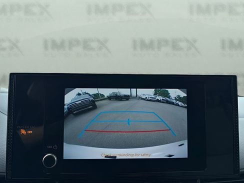 Used 2025 Toyota Sienna LE FWD image 21