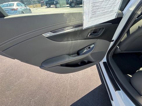 Used 2018 Chevrolet Impala LT image 15