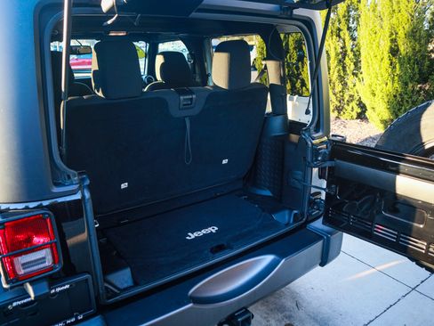 Used 2016 Jeep Wrangler Sport image 30