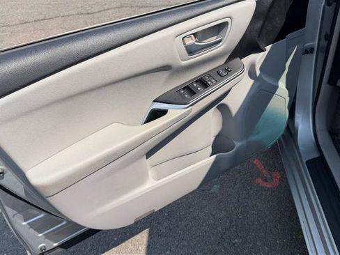 Used 2016 Toyota Camry LE FWD image 7