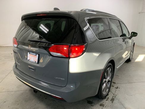 Used 2020 Chrysler Pacifica Limited w/ Tire & Wheel Group image 31