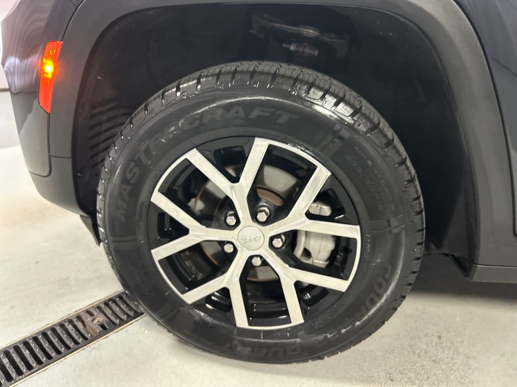 Used 2024 Jeep Grand Cherokee Limited AWD/4WD image 9