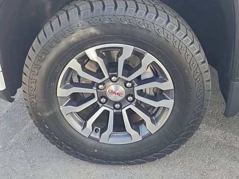 Used 2021 GMC Sierra 1500 AT4 w/ AT4 Preferred Package AWD/4WD image 9