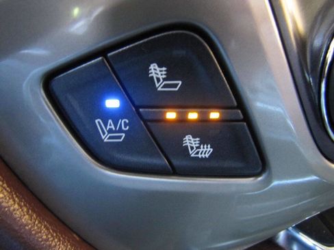 Used 2014 Chevrolet Silverado 1500 High Country image 38