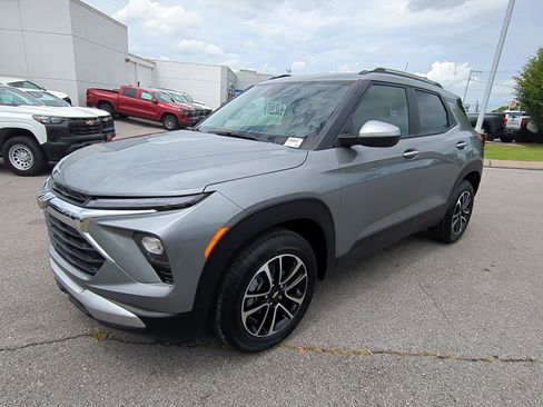 Used 2026 Chevrolet TrailBlazer LT w/ Driver Confidence Package image 4