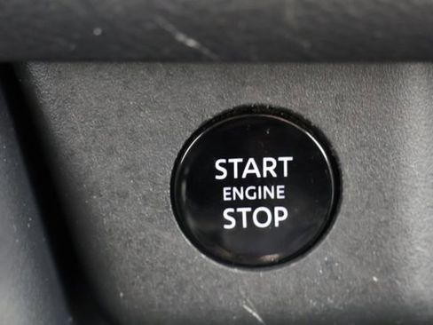 Used 2024 Nissan Rogue SV image 15