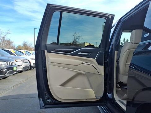 Used 2023 Cadillac Escalade ESV Premium Luxury image 13