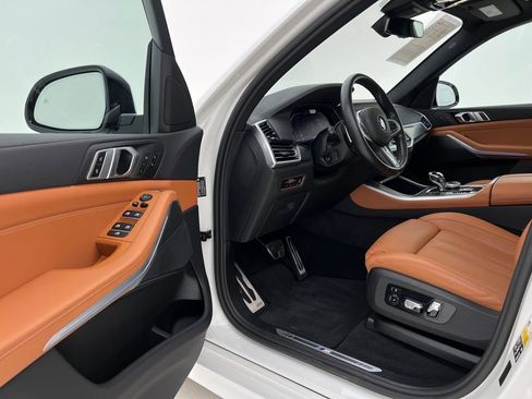 Used 2022 BMW X5 xDrive40i w/ M Sport Package image 11