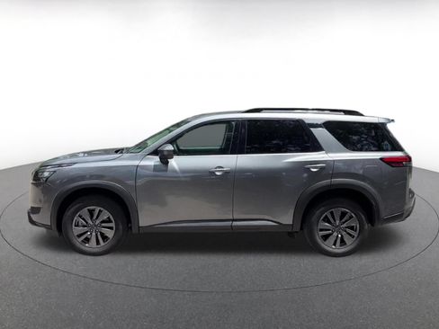 Used 2025 Nissan Pathfinder SV FWD image 8