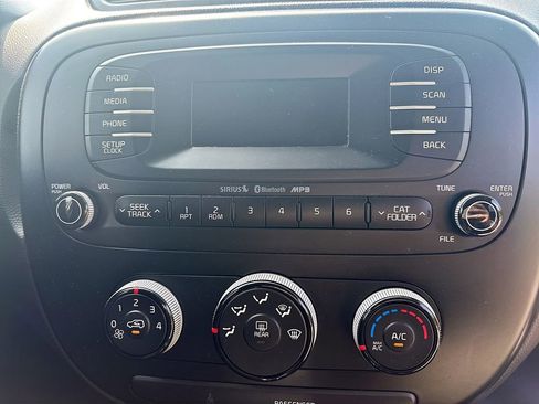 Used 2016 Kia Soul FWD image 29