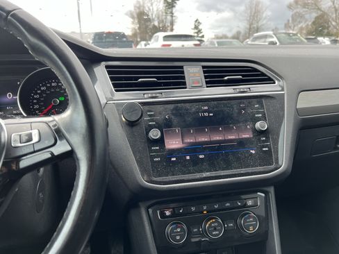 Used 2018 Volkswagen Tiguan SE image 31