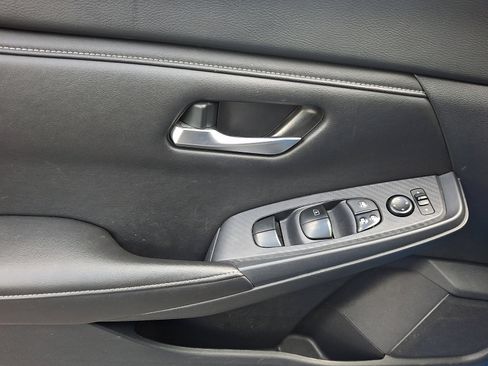Certified 2023 Nissan Sentra SV FWD image 12