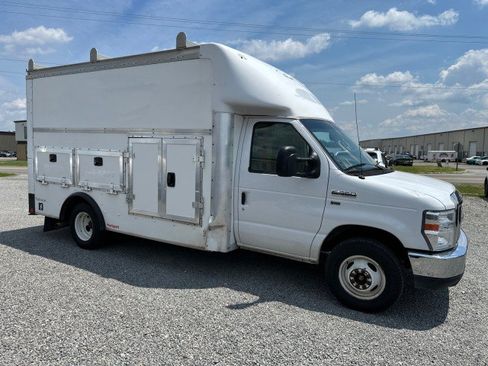 Used 2019 Ford E-350 and Econoline 350 Super Duty w/ Power Windows & Locks Group RWD image 5