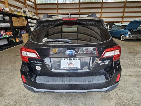 Used 2017 Subaru Outback 2.5i Premium AWD/4WD image 7