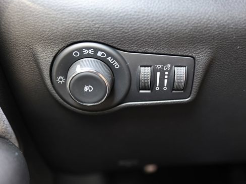 Used 2023 Jeep Compass Latitude AWD/4WD image 35