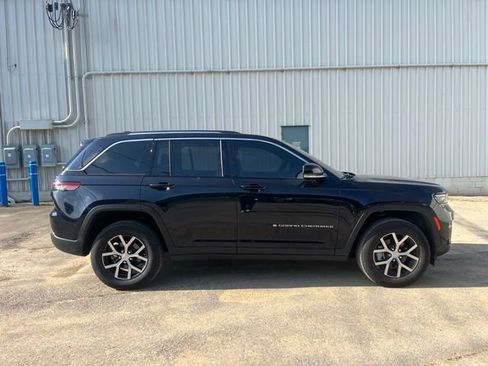 Used 2023 Jeep Grand Cherokee Limited AWD/4WD image 4