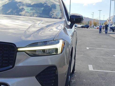 Used 2025 Volvo XC60 B5 Plus image 32