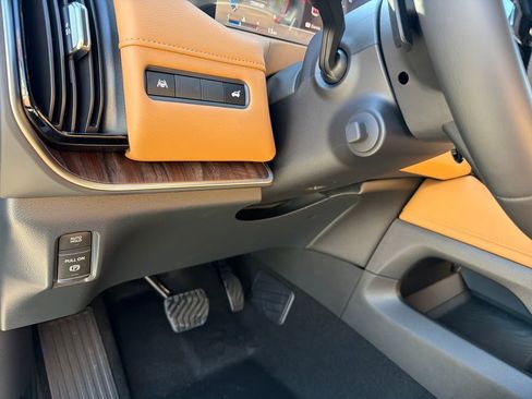 New 2026 Nissan Armada SL w/ Captain's Chari Seat Package image 19