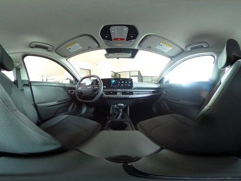 Used 2025 Kia K4 LXS image 41