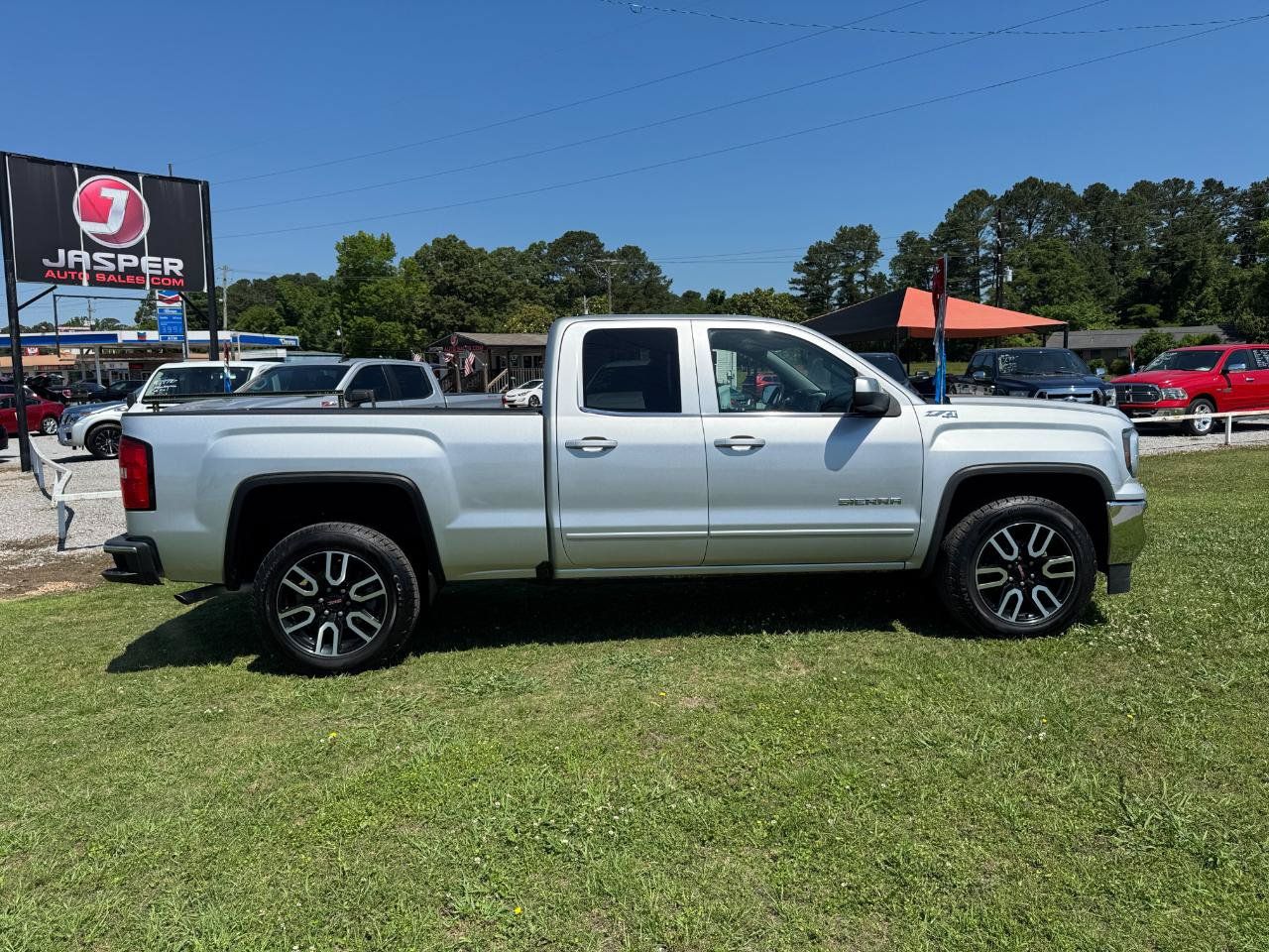 Used 2019 GMC Sierra 1500 SLE w/ SLE Value Package AWD/4WD image 2