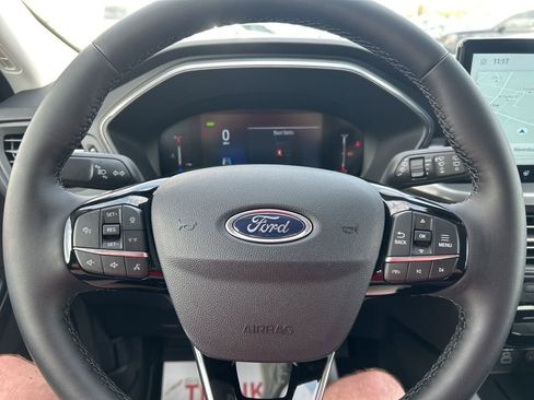 New 2025 Ford Escape SE image 16