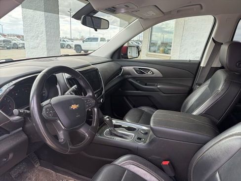 Used 2020 Chevrolet Traverse LT image 8