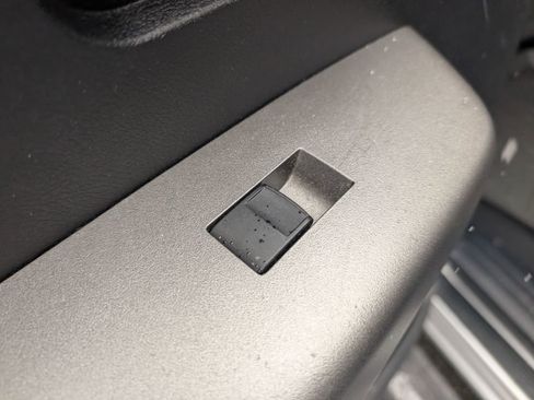 Used 2011 Toyota Tundra Grade w/ Tow Pkg image 10