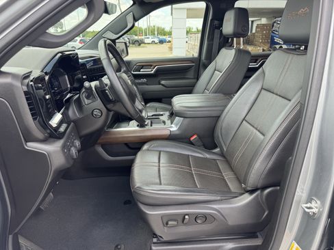 Used 2024 Chevrolet Silverado 1500 High Country w/ Technology Package AWD/4WD image 28